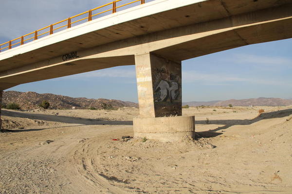 Puente Guadalupe sobre el arroyo Guadalupe (foto tomada el 31 de octubre de 2011).