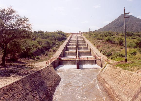 Drop structure al Tinajones Feeder Canal.