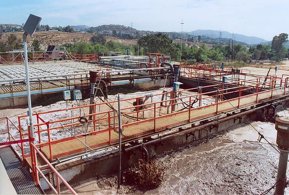 Vista de los digestores de lodo de la PTAR CCM.